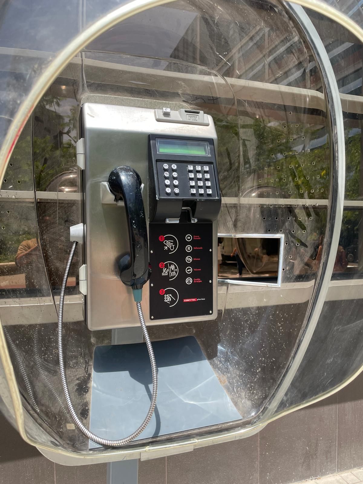 cabina telefono publico huevo gris poste 193 cms base 50x50 2u opcion telefono